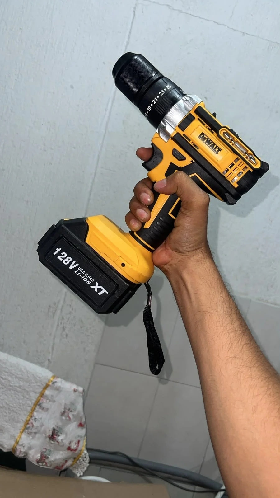 Taladro de 128V Percutor con Mandril Metálico de 1/2”